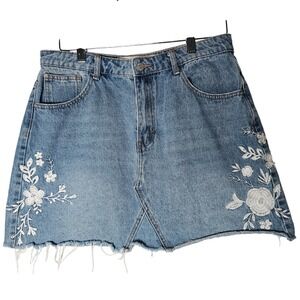 Denim Co. Embroidered Denim Skirt‎ Blue Frayed Hem Women's Size 10
